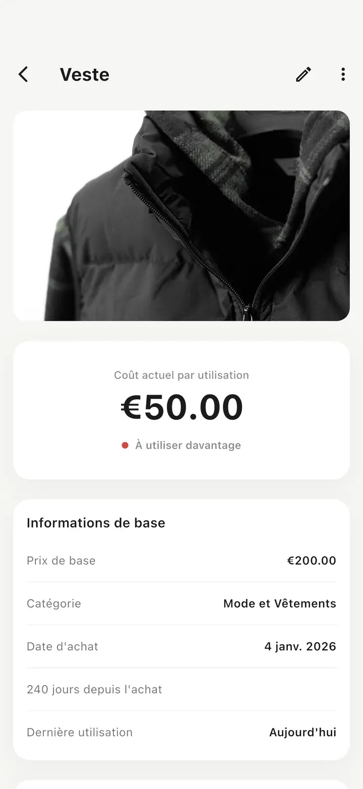 Fiche d'une veste avec photo, utilisée 4 fois, affichant un coût par utilisation élevé avec un point rouge et la mention « À utiliser davantage ».