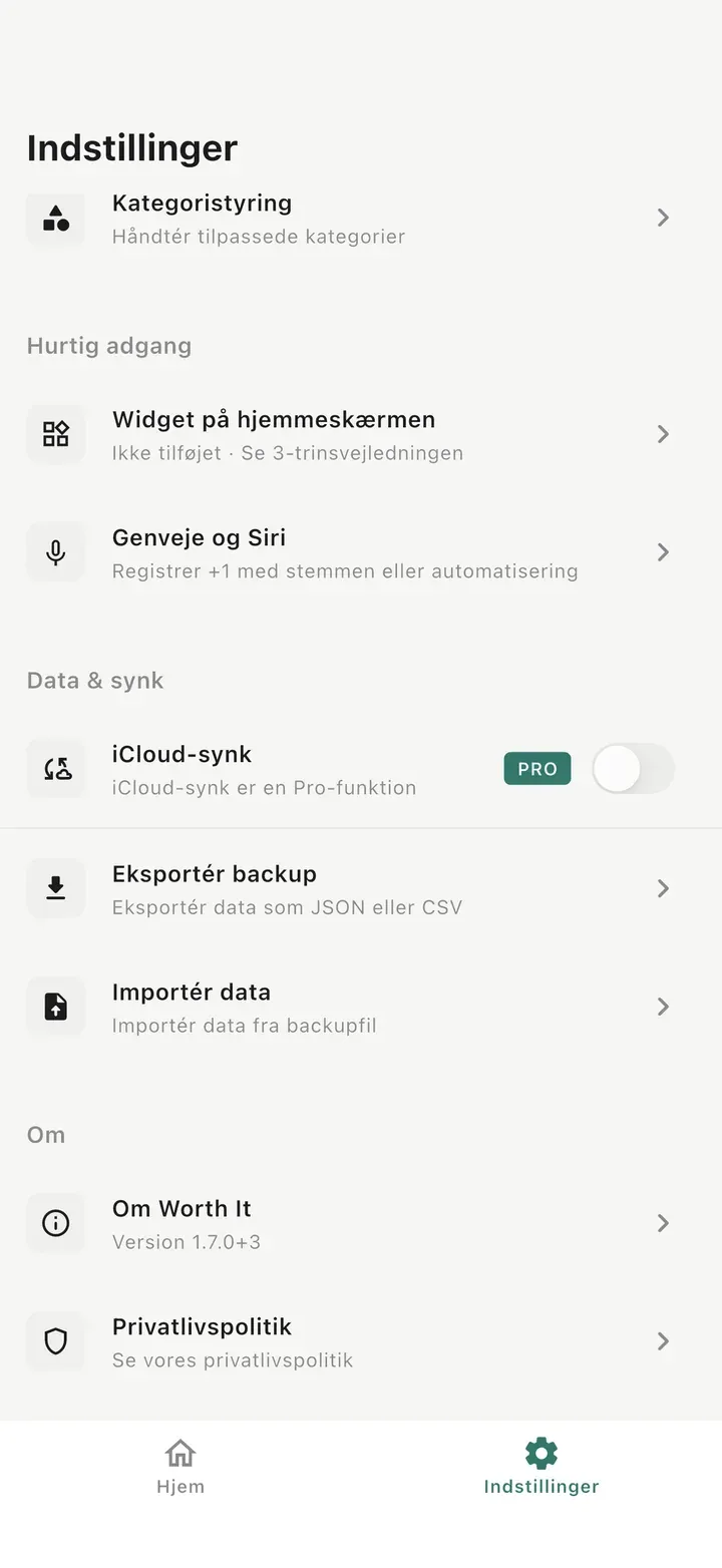 Indstillingsskærm med Hjemmeskærms-widget, Kortkommandoer & Siri, iCloud-synk, Eksportér backup, Importér data og Privatlivspolitik.
