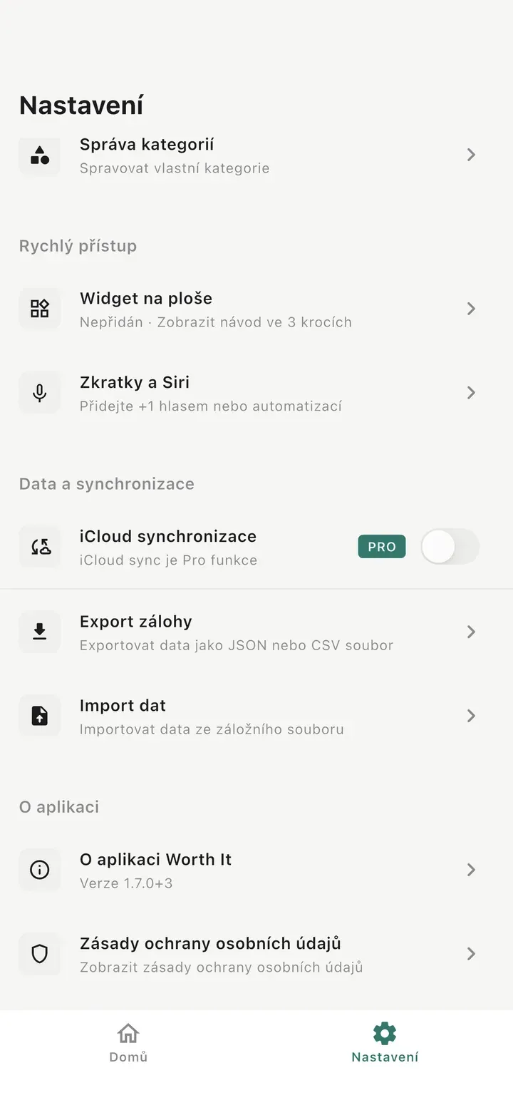 Obrazovka nastavení s widgetem na plochu, Zkratkami a Siri, synchronizací iCloud, exportem zálohy, importem dat a zásadami ochrany soukromí.